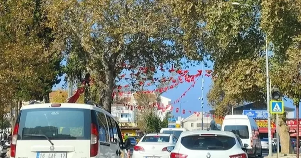 Cumhuriyet coşkusunu Mudanya’da trafik yoğunluğu oluşturdu