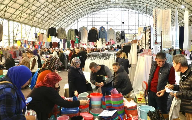 Mudanya’da Cuma pazarından sonra Giyim Pazarı da ‘kapalı’ya taşındı